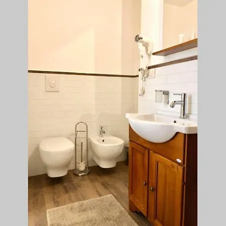 Very Central Bright Polished House Апартаменты